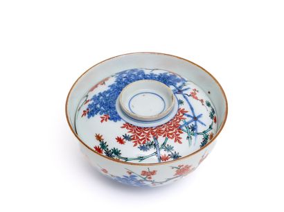 Japon, Arita
Bol couvert en porcelaine à...