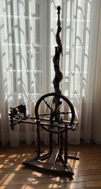 Turned and varnished wood ROUET 
19th century...