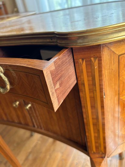 PAIR OF SMALL FLIPPING TABLES in veneered...