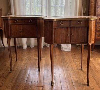 PAIR OF SMALL FLIPPING TABLES in veneered...