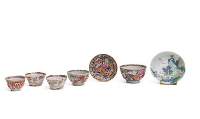 Chine
Ensemble en porcelaine à décor polychrome...