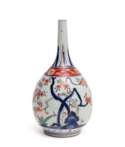 Japon
Vase bouteille piriforme en porcelaine...