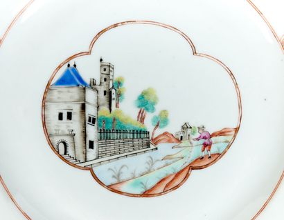 CHINE
Trois assiettes en porcelaine à décor...