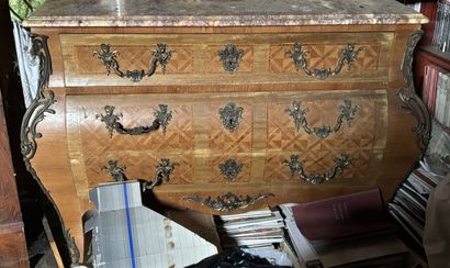TOMBAU COMMODE in veneered wood with diamond-point...