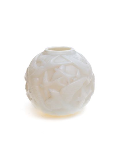 French work (in the taste of Renée Lalique)
Moulded...