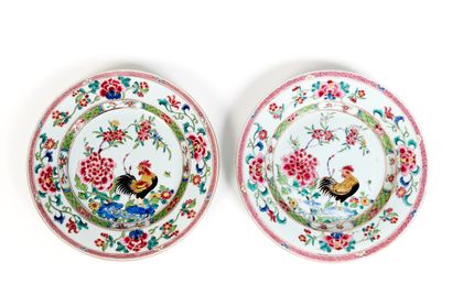 CHINE
Deux assiettes en porcelaine à décor...
