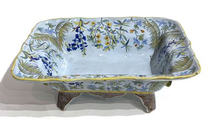 QUIMPER or MALICORNE 
Four-sided earthenware...