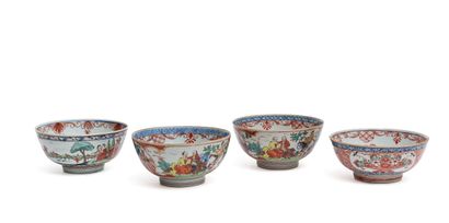 Chine
Quatre bols en porcelaine à décor polychrome...