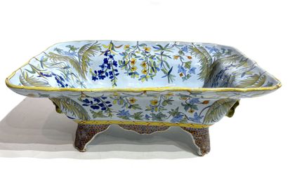 QUIMPER or MALICORNE 
Four-sided earthenware...