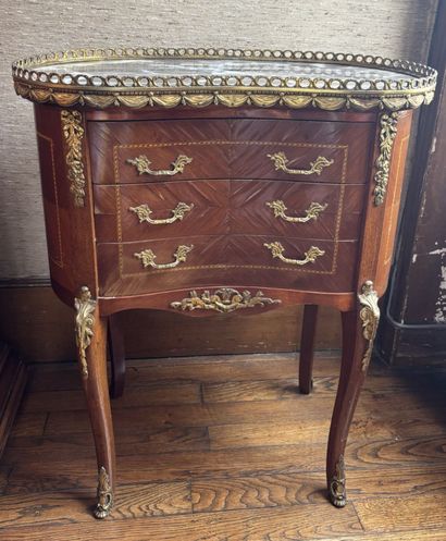 SAUTE WOODEN COMMODE with diamond-tipped...