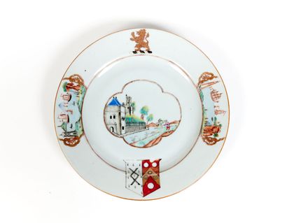 CHINE
Trois assiettes en porcelaine à décor...