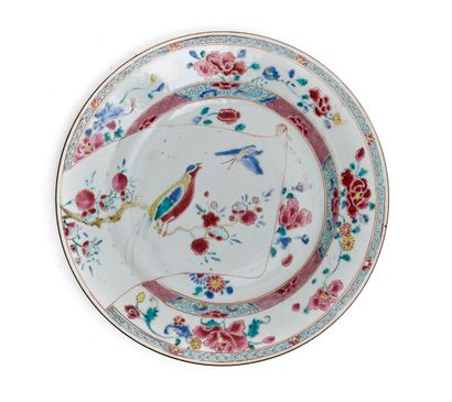 Chine
Assiette en porcelaine à décor polychrome...