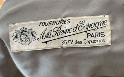 A LA REINE D'ESPAGNE (Paris)
Long fur coat...