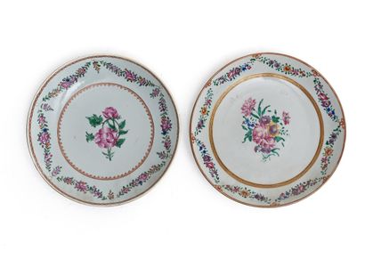 Chine
Deux assiettes creuses en porcelaine...