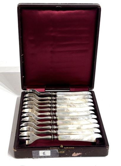SET OF TWELVE GATE FORKS in 925/1000 sterling...