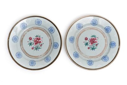 Chine
Paire d'assiettes en porcelaine à décor...