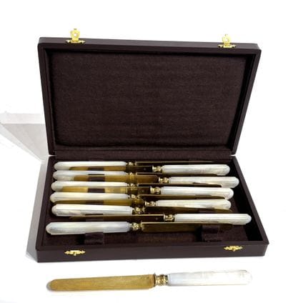 SET OF TWELVE knives in 800/1000 vermeil,...