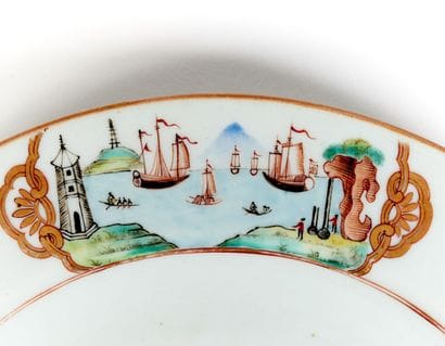 CHINE
Trois assiettes en porcelaine à décor...