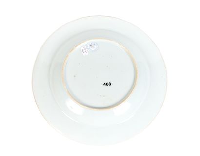 CHINE
Assiette en porcelaine à décor polychrome...