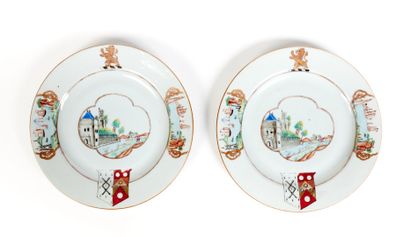 CHINE
Trois assiettes en porcelaine à décor...
