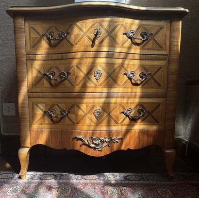 LITTLE COMMODE in veneered wood with inlaid...