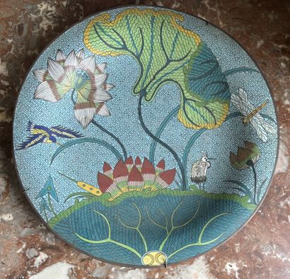 JAPON
Plat en cuivre à décor d'émaux cloisonnés...