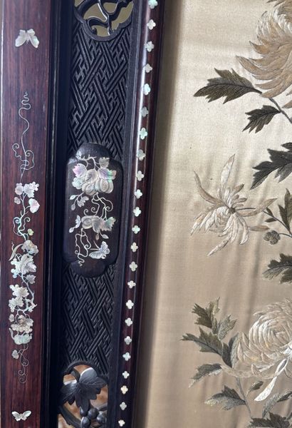 VIETNAM
Five-panel folding screen made of...