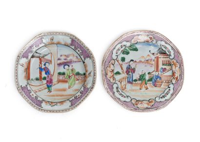Chine
Deux assiettes hexagonales en porcelaine...