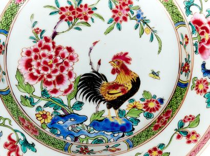 CHINE
Deux assiettes en porcelaine à décor...