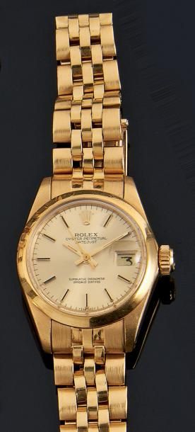 Montre bracelet de dame, ronde, en or jaune,...
