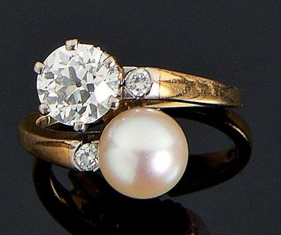 Bague croisée en or jaune et platine, sertie...
