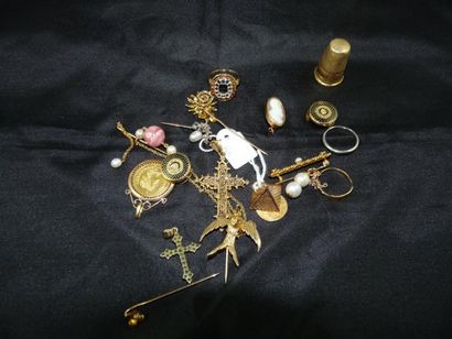 LOT en or 18 k et 14 k (585°/oo) comprenant:...