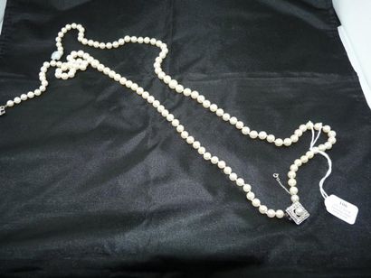 COLLIER deux rangs de soixante-cinq et soixante-et-onze...