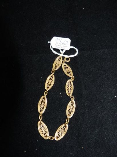 COLLIER et bracelet articulés en or jaune...