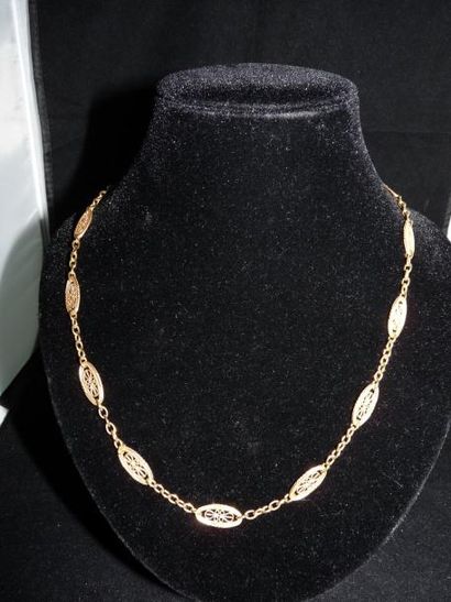 COLLIER et bracelet articulés en or jaune...