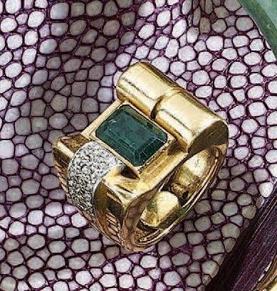 BAGUE en or jaune 18 k et platine de forme...