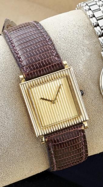 BOUCHERON
Montre bracelet d'homme de forme...