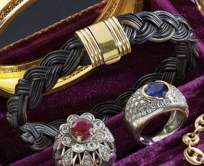 BRACELET en poils d'éléphant tressés, le...