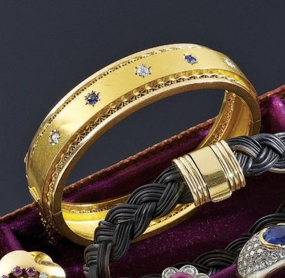 BRACELET rigide ouvrant en or jaune 18 k...