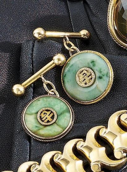 PAIRE DE BOUTONS DE MANCHETTE en or jaune...