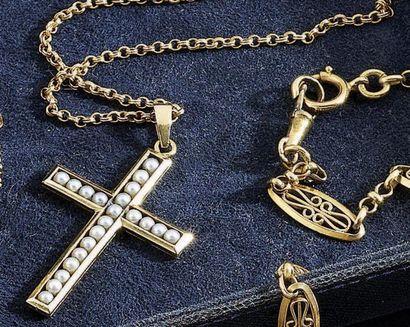 COLLIER articulé en or jaune 18 k retenant...