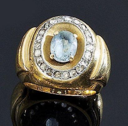 BAGUE en or jaune 18 k de forme géométrique...