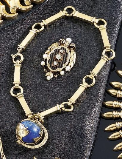 BRACELET articulé en or jaune 18 k, les maillons...