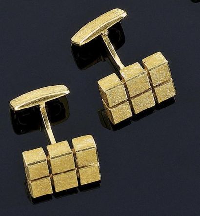 PAIRE DE BOUTONS DE MANCHETTE en or jaune...