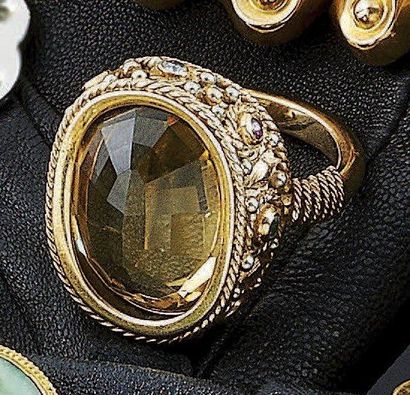 BAGUE en or jaune 18 k ornée d'une citrine...