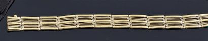 BRACELET articulé en or jaune 18 k, les maillons...