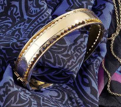 BRACELET rigide ouvrant en or jaune 18 k...