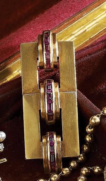 BROCHE en or jaune 14 k 585°/oo, de forme...