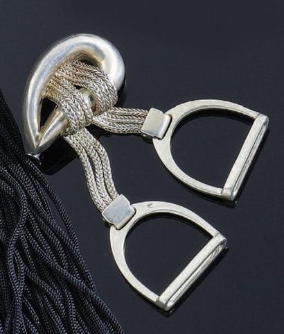 HERMES
Broche en argent à décor d'étrier....