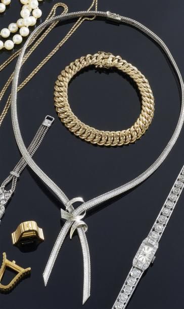 COLLIER souple en or gris 18 k, le centre...